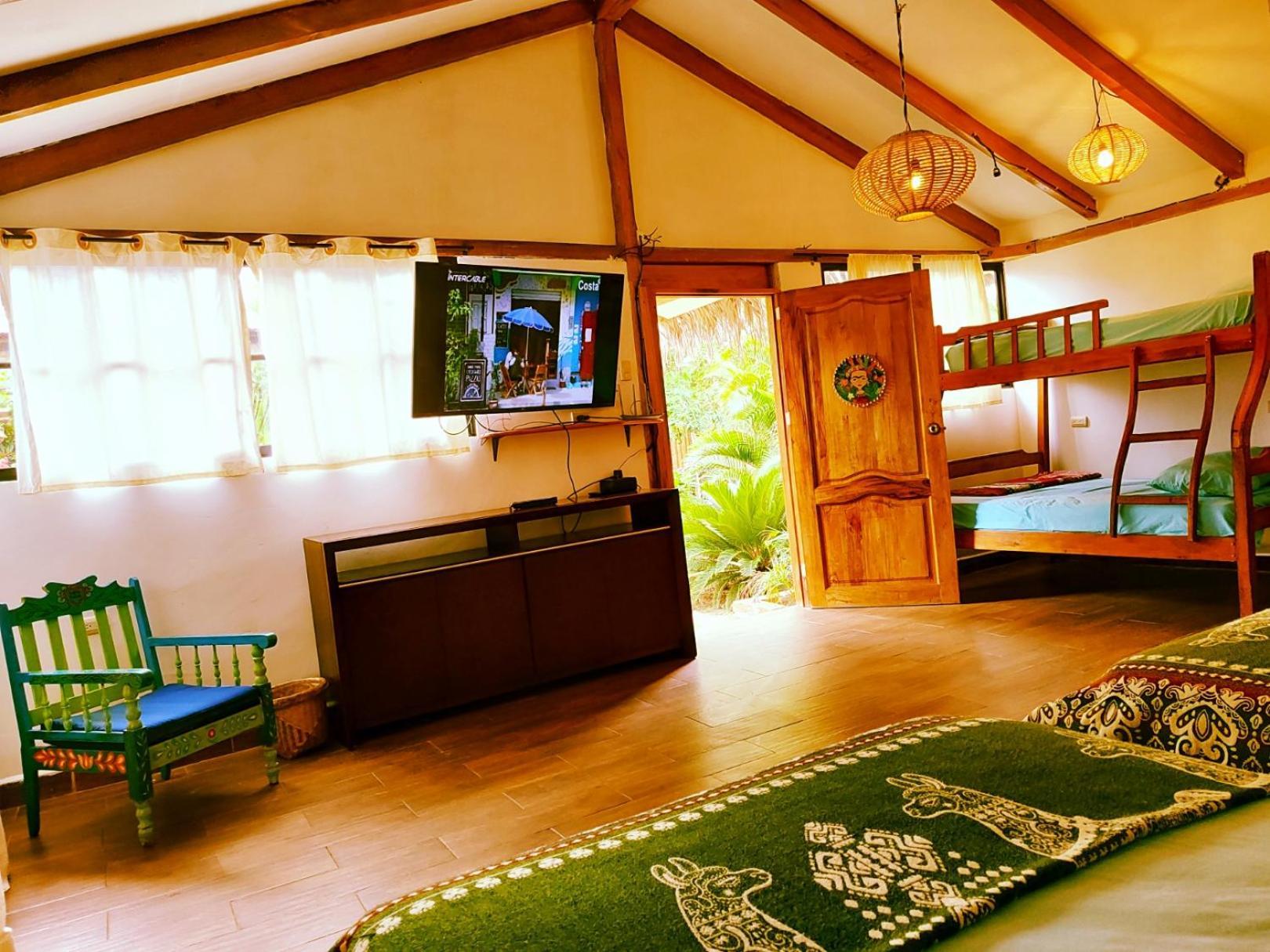 Cafe Madame Hotel ปูแอร์โตโลเปซ ภายนอก รูปภาพ