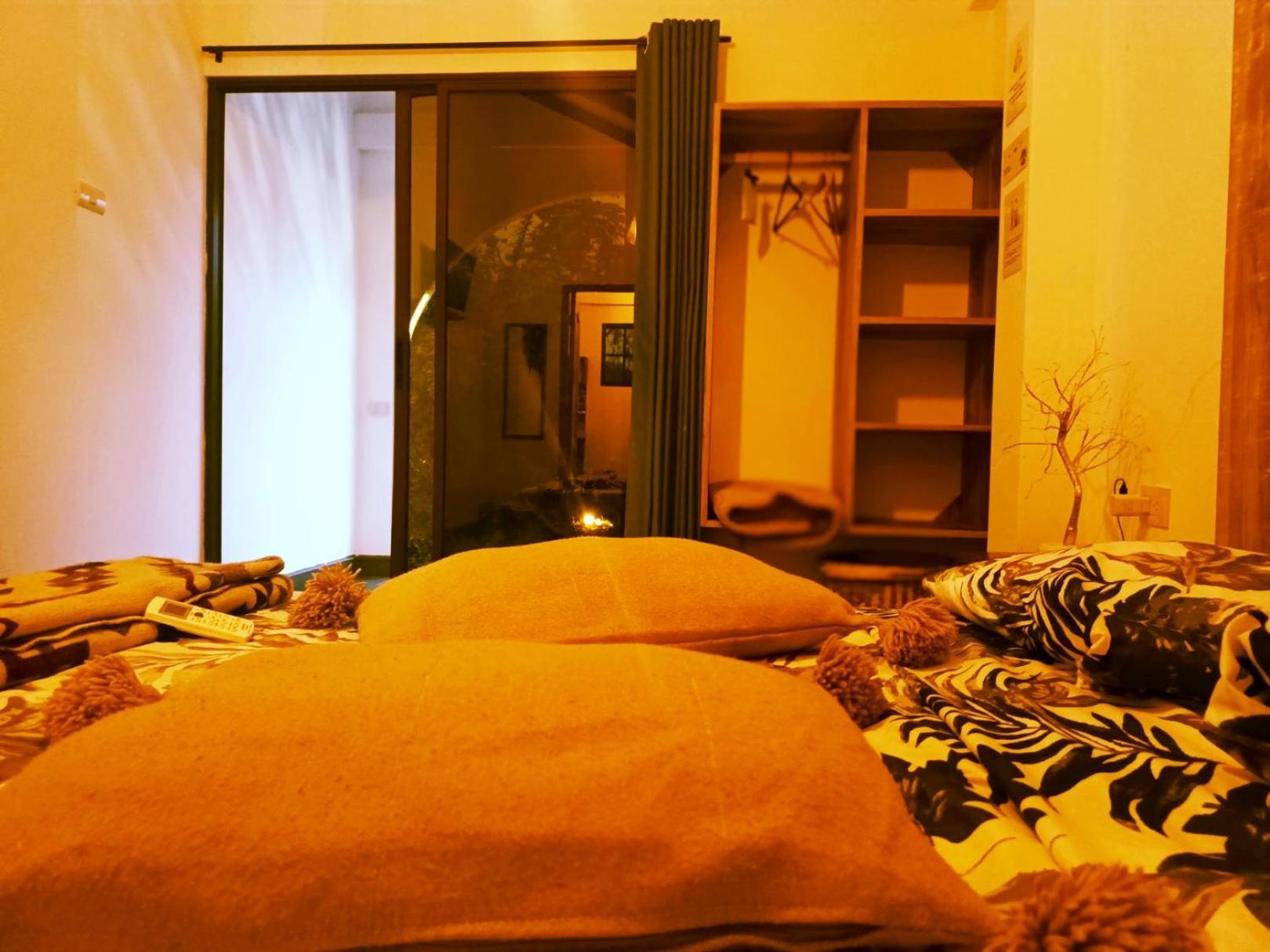 Cafe Madame Hotel ปูแอร์โตโลเปซ ภายนอก รูปภาพ