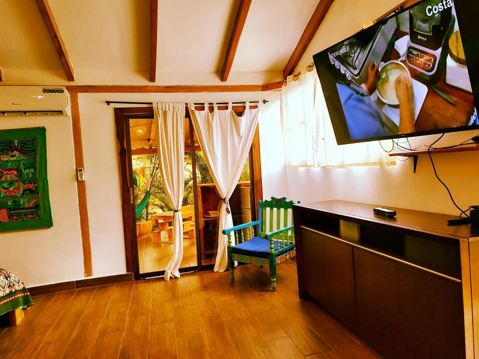 Cafe Madame Hotel ปูแอร์โตโลเปซ ภายนอก รูปภาพ